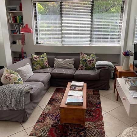 Modern, Centrally Located Dorp Street Apartment ستيلينبوش المظهر الخارجي الصورة