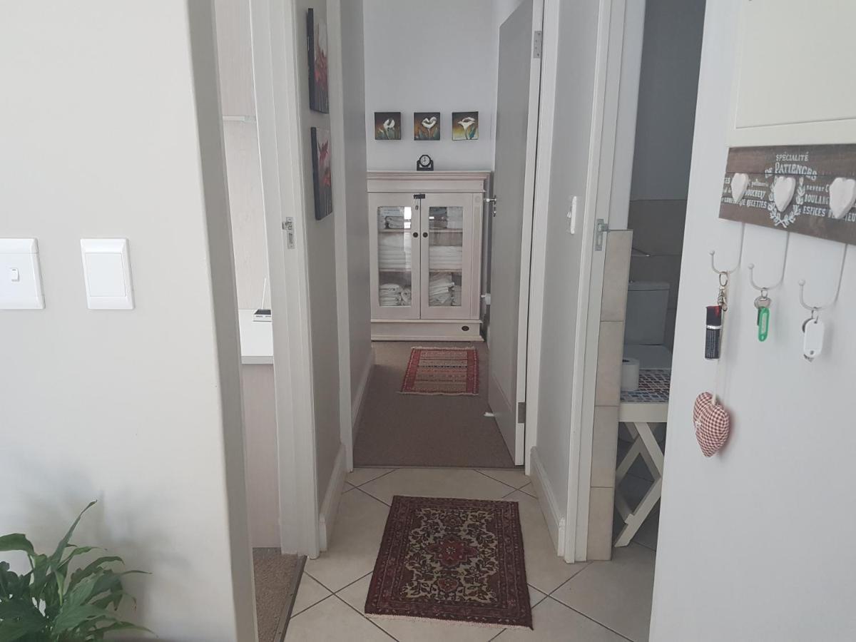 Modern, Centrally Located Dorp Street Apartment ستيلينبوش المظهر الخارجي الصورة