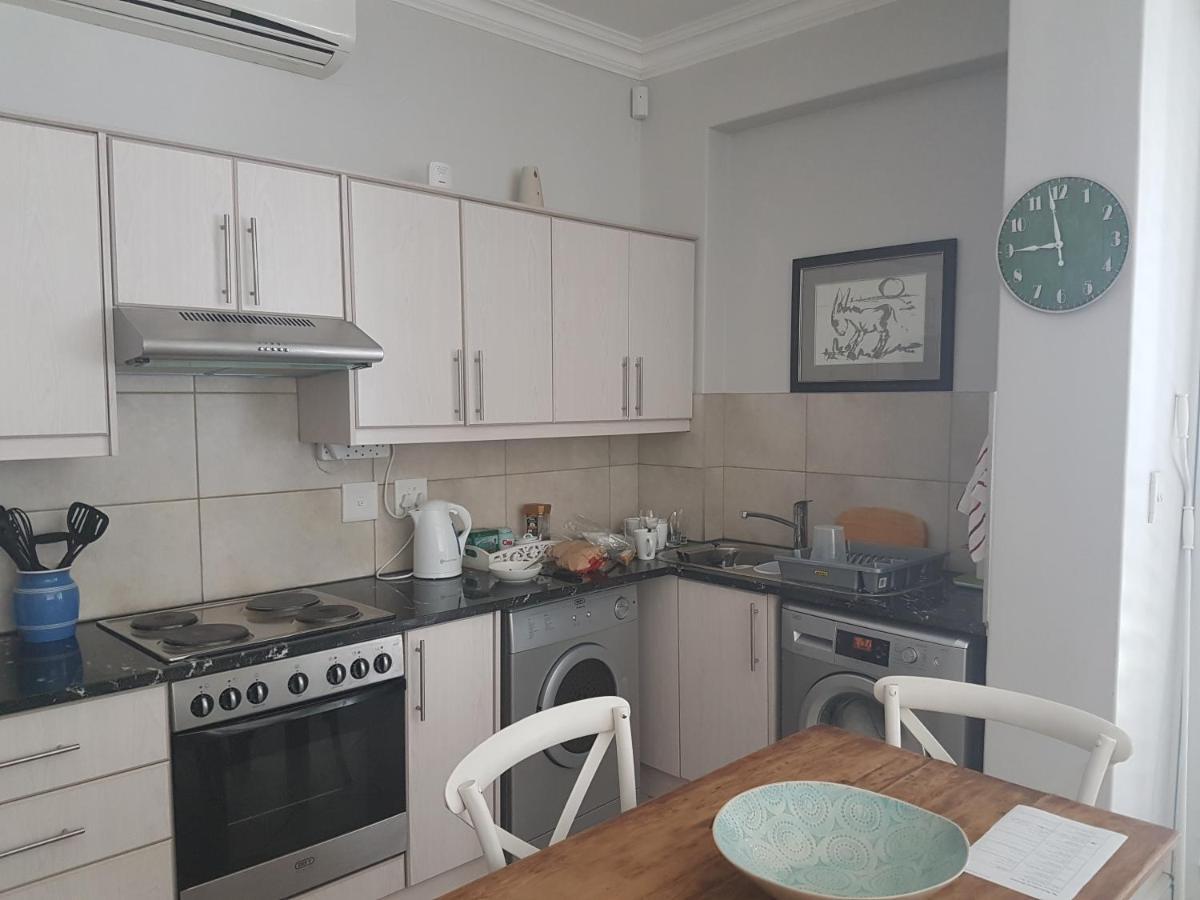 Modern, Centrally Located Dorp Street Apartment ستيلينبوش المظهر الخارجي الصورة