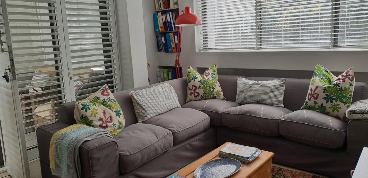 Modern, Centrally Located Dorp Street Apartment ستيلينبوش المظهر الخارجي الصورة